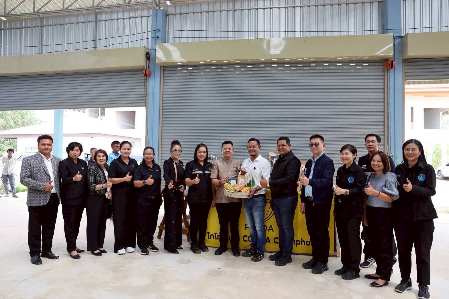 title - ผู้ตรวจราชการ ส.ป.ก. ประชุมติดตามผลการดำเนินงานตามแผนการตรวจราชการ ของ ส.ป.ก. ประจำปีงบประมาณ พ.ศ. 2569 รอบที่ 1 พร้อมลงพื้นที่มอบกิ่งพันธุ์โกโก้คุณภาพดีจำนวน 3,000 ต้น ณ จังหวัดชุมพร